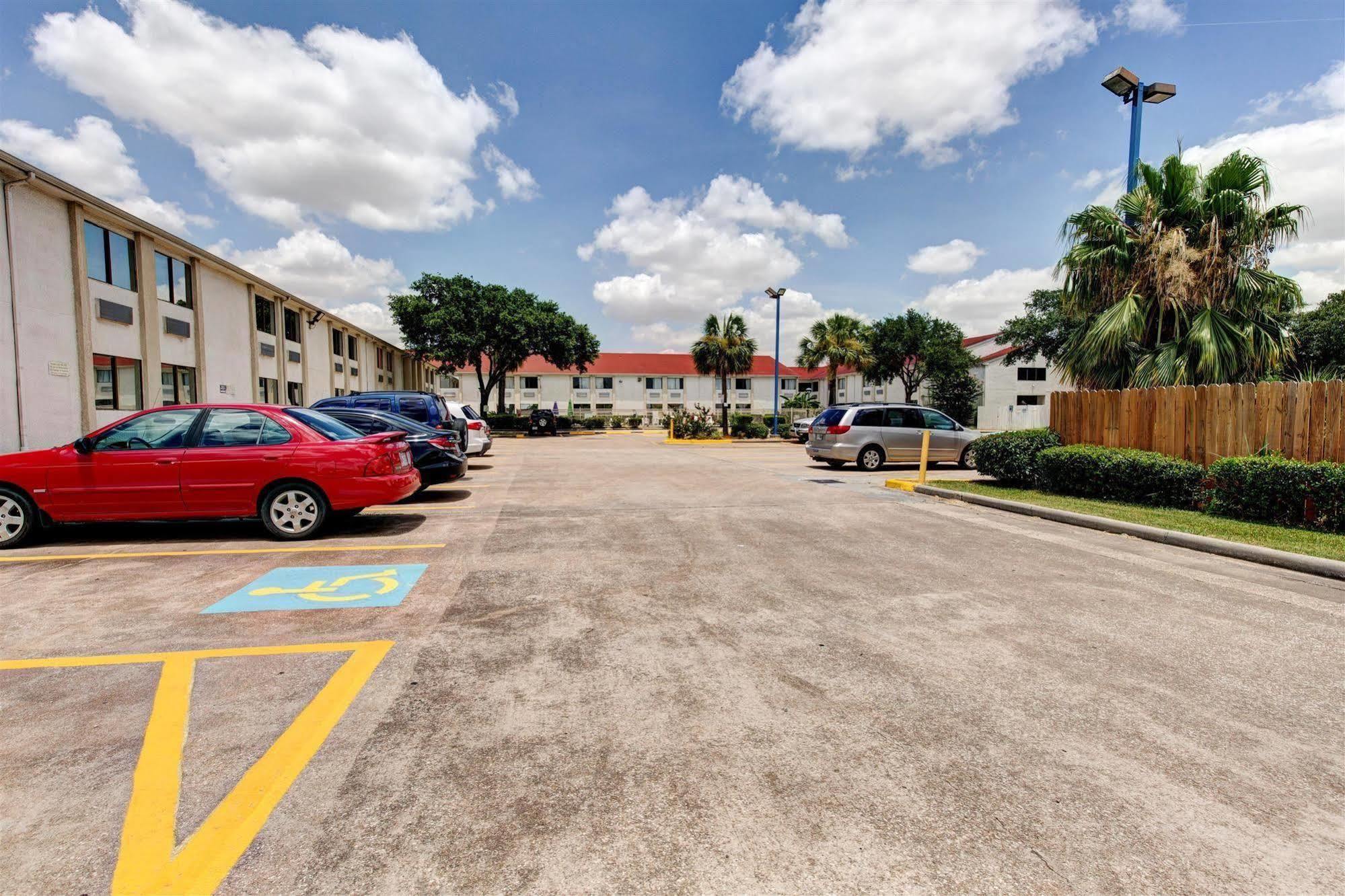 Executive Inn & Suites South Houston Exterior photo