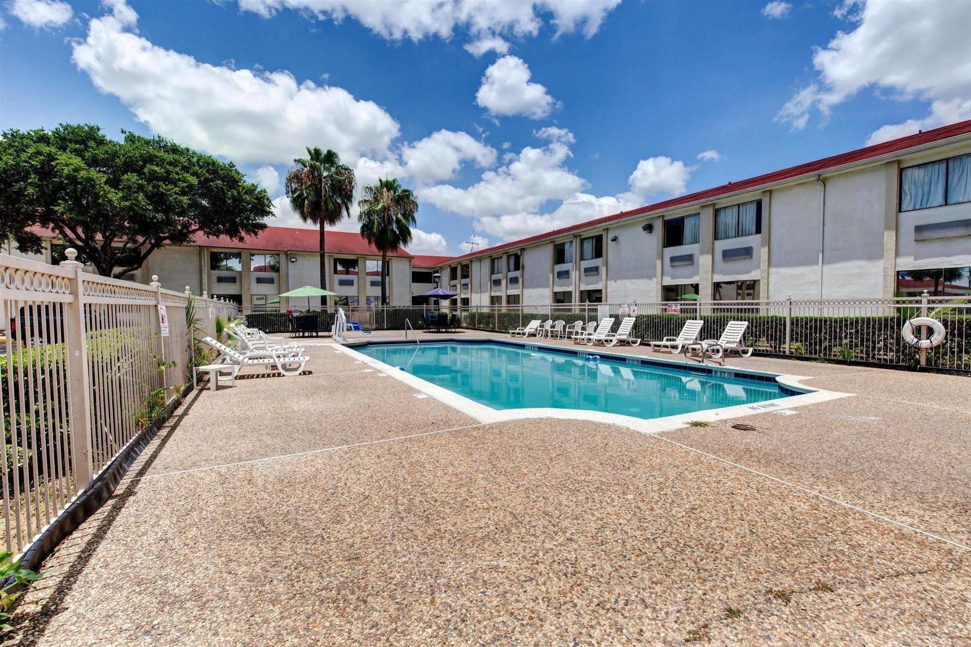 Executive Inn & Suites South Houston Exterior photo